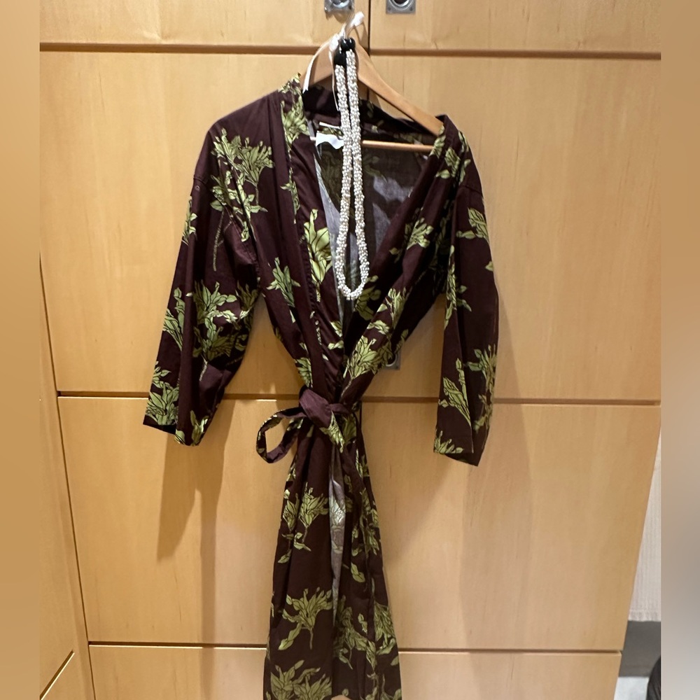Hawaiian Robe - Picture 2 of 4
